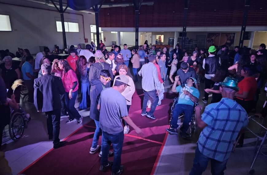 Jóvenes y adultos con discapacidad disfrutaron de una “Fiesta de Gala”