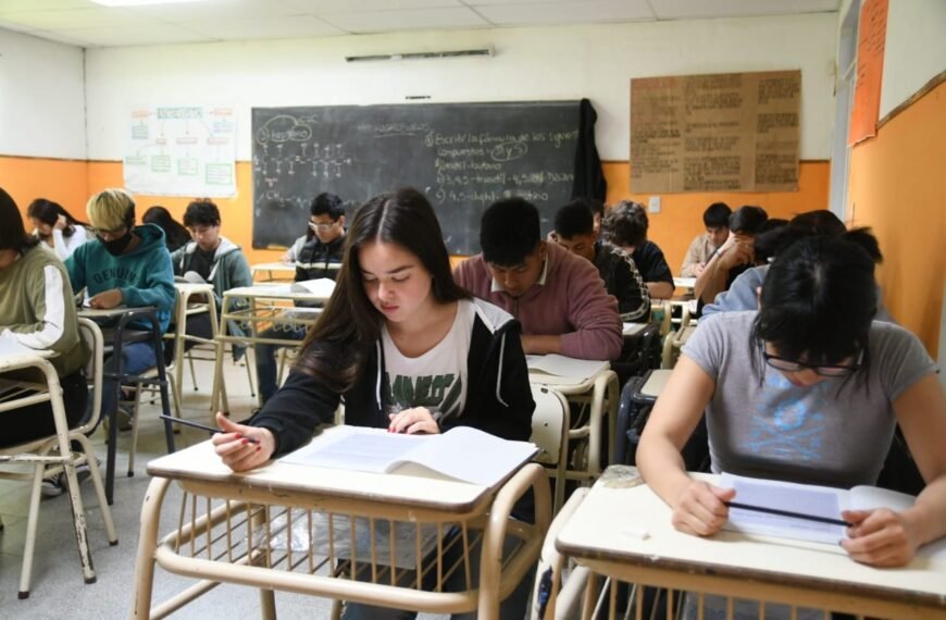 Inició el programa educativo que acompaña a estudiantes en su transición del nivel primario al secundario