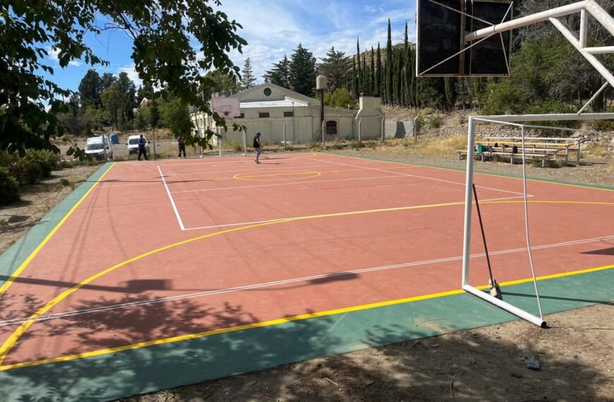 Refacciones y mejoras en el playón deportivo de Astra