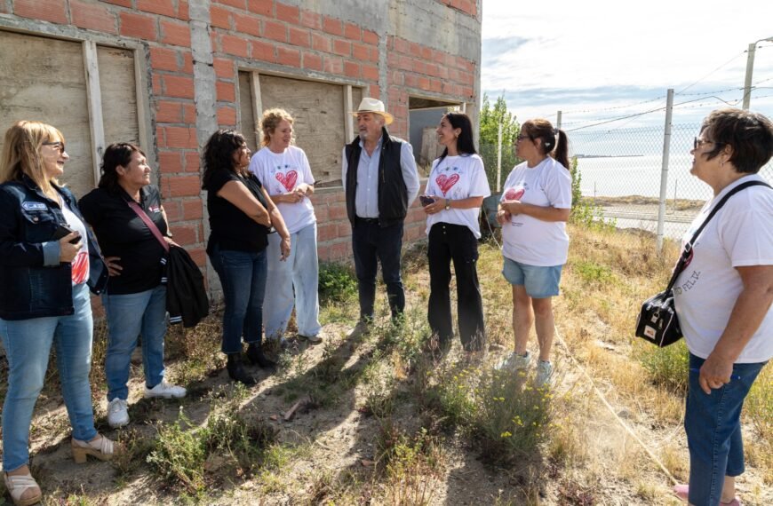 Othar recorrió la obra de la Asociación «Juntos por un corazoncito feliz»