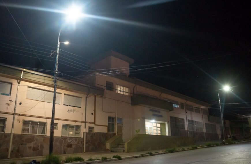La SCPL renovó las luminarias LED en los Corredores Seguros Escolares de cinco establecimientos educativos