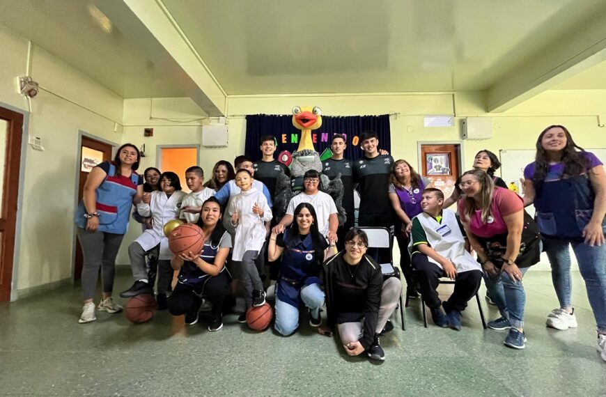 Jugadores de Gimnasia visitaron la Escuela Especial Nº 501