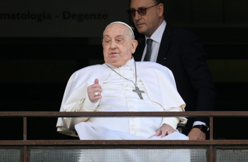 El Papa reapareció después de 37 días: «Gracias a todos»