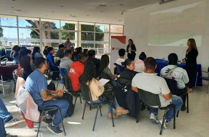 Capacitan a personas para ser parte del Centro de Monitoreo
