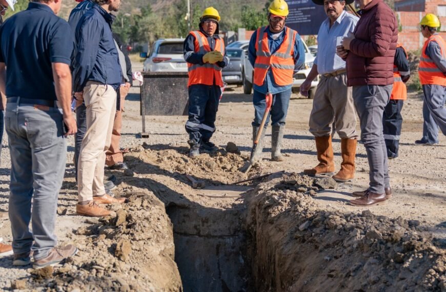 Othar recorrió la obra del primer colector cloacal del Cordón Forestal