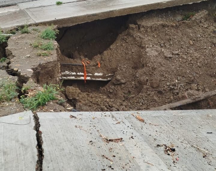 Los 12 milímetros que cayeron volvió a socavar una parte del paseo costero