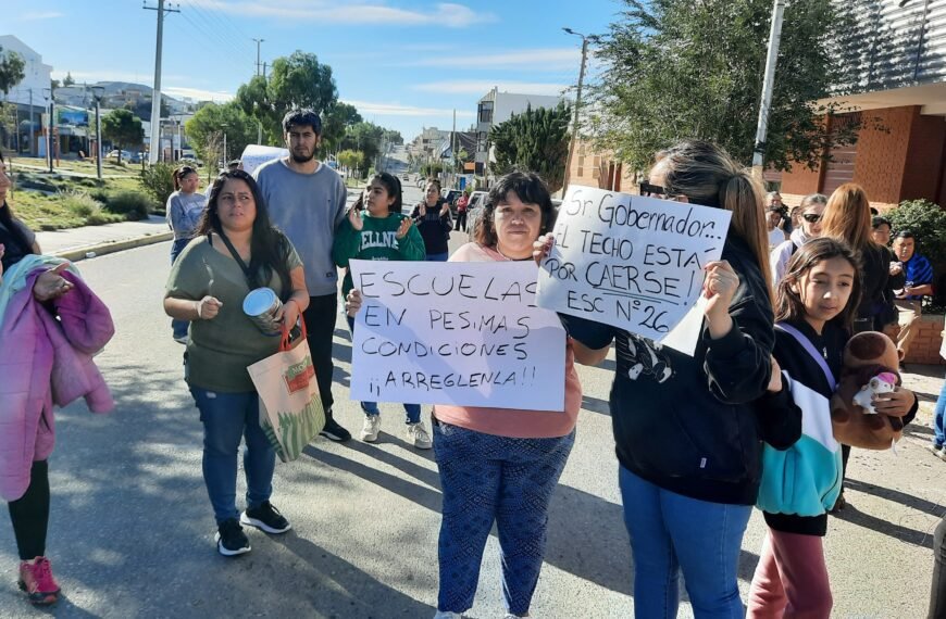 Este viernes se vuelven a movilizar padres de la escuela 26