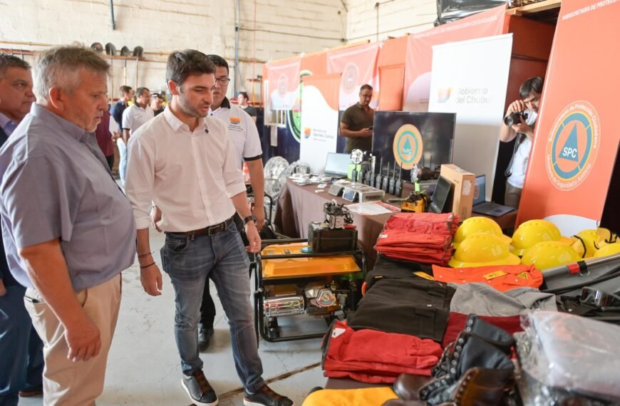 Torres entregó equipamiento a brigadistas