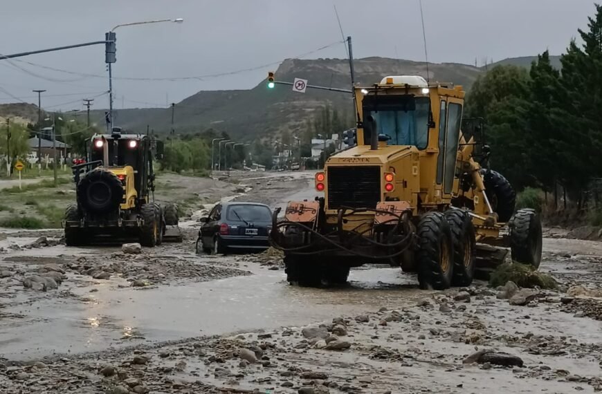 Baja el agua y comienzan las tareas de acondicionamiento en Comodoro
