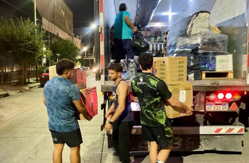 Partió el primer camión de donaciones desde el Socios Fundadores hacia Bahía Blanca
