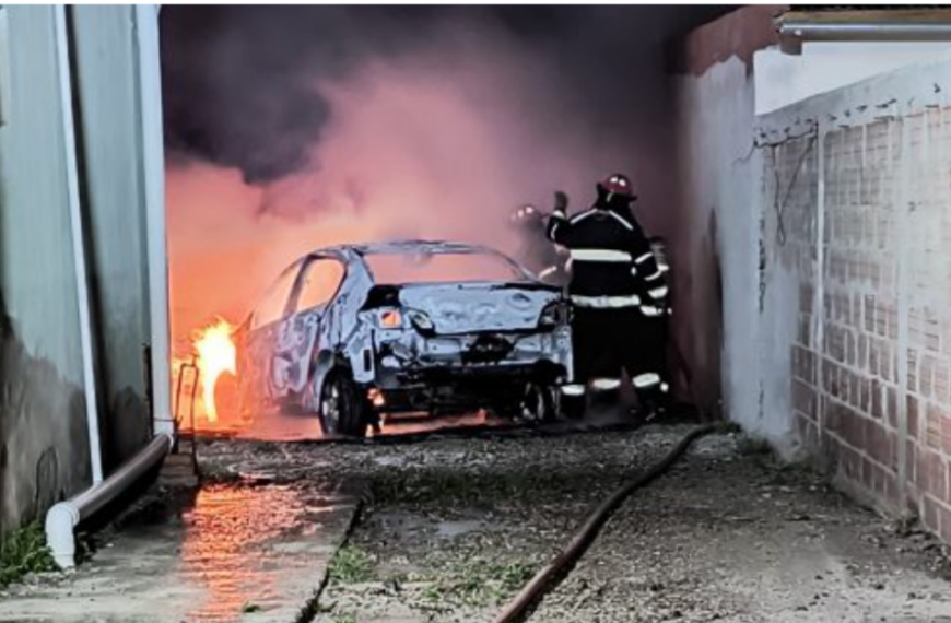 Incendio vehicular en Palazzo