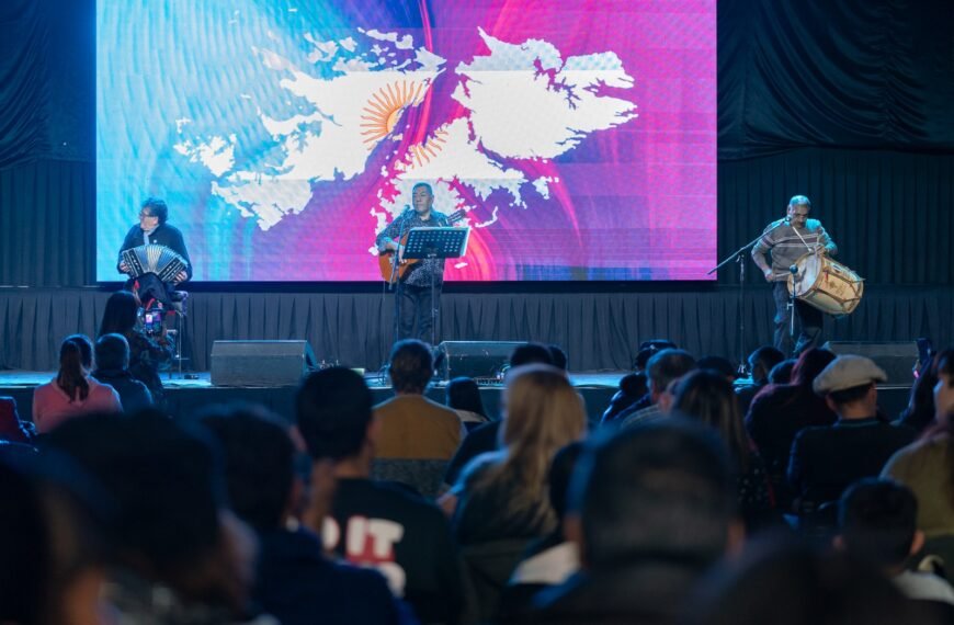 Comodoro vivió una noche llena de emoción en el Festival Celeste y Blanco