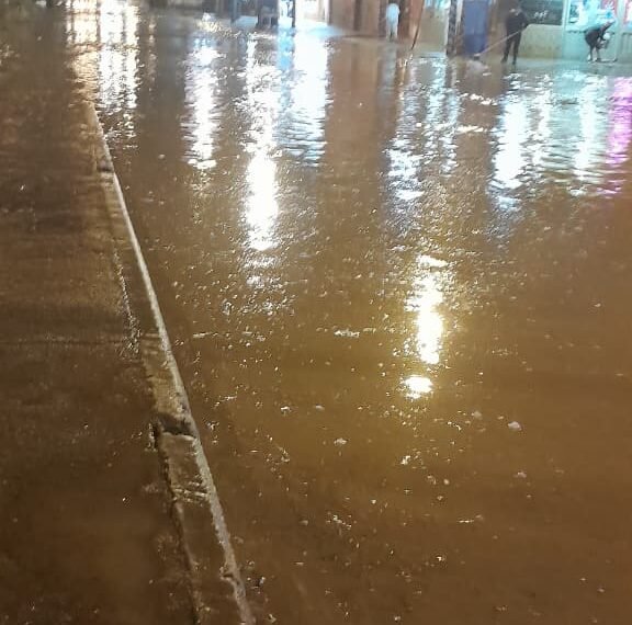 Cortaron la Avenida Chile por acumulación de agua