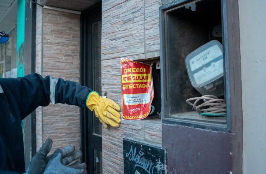 La SCPL continúa con los operativos de desconexiones irregulares del servicio eléctrico en el casco céntrico