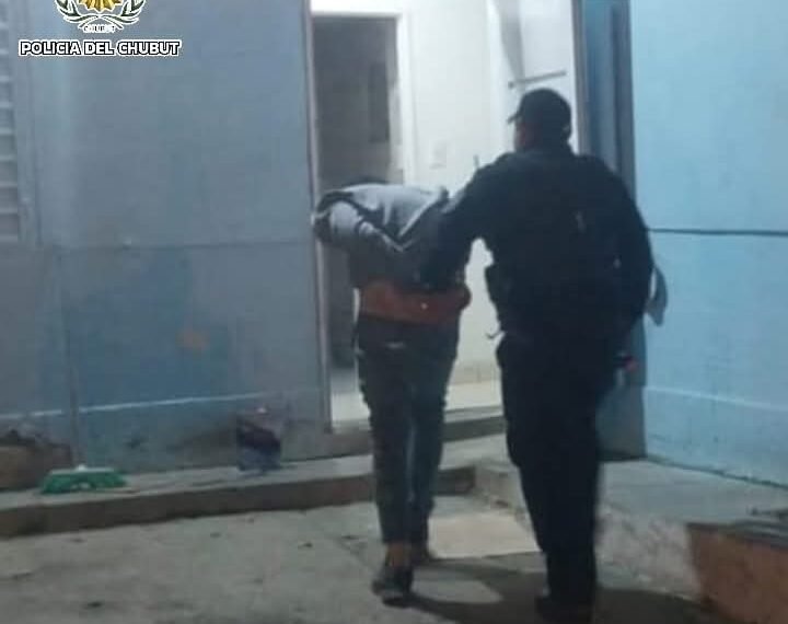 Amenazó con incendiar edificios y matar a sus vecinos