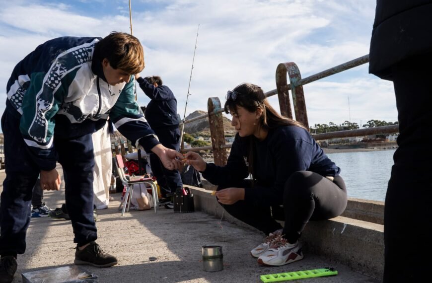 Adolescentes de La Esquina vivieron una jornada de pesca en Caleta Córdova