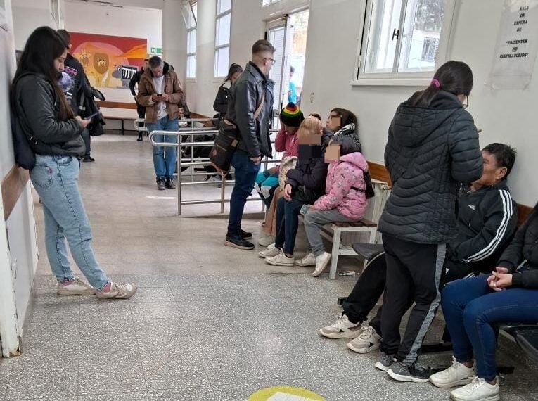 Malestar y preocupación por largas horas de espera en la guardia del Hospital Regional