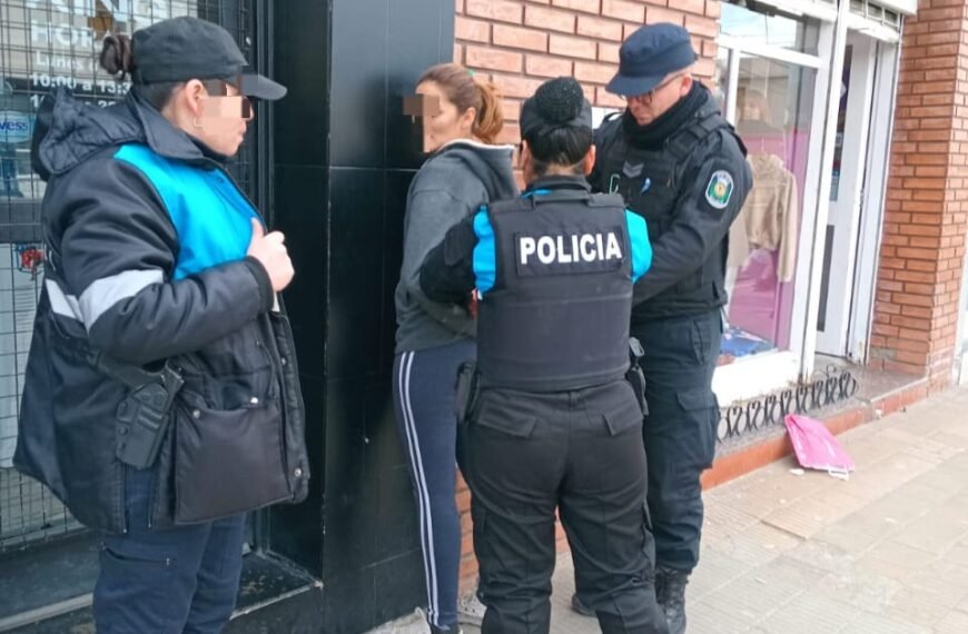 Empujó por la espalda a una mujer y le sustrajo 20.000 pesos