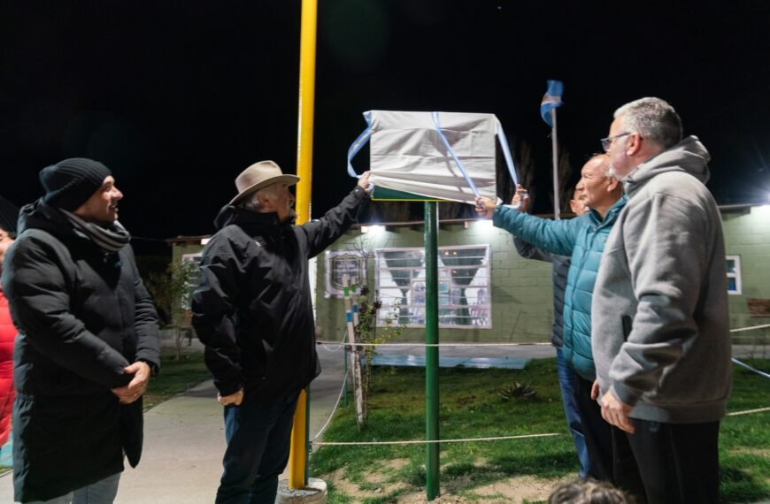 Othar acompañó la inauguración de la iluminación del Club Veteranos de Laprida