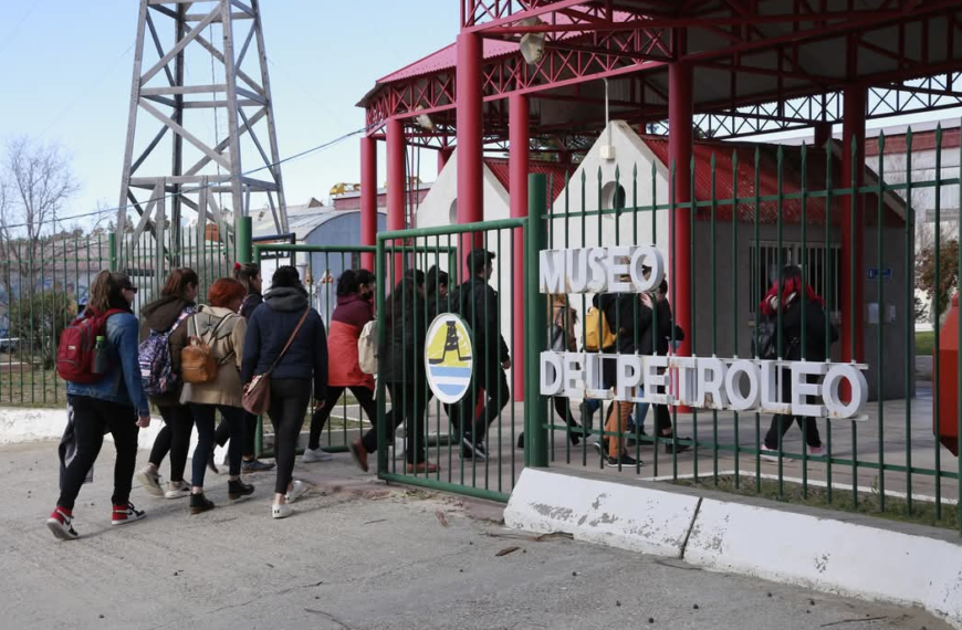 En el Museo del Petróleo, ocho mesas temáticas reúnen a investigadores y especialistas en estudios sobre la muerte.
