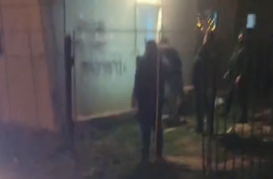 Usurpó una vivienda, le pegó a un policía y terminó detenido