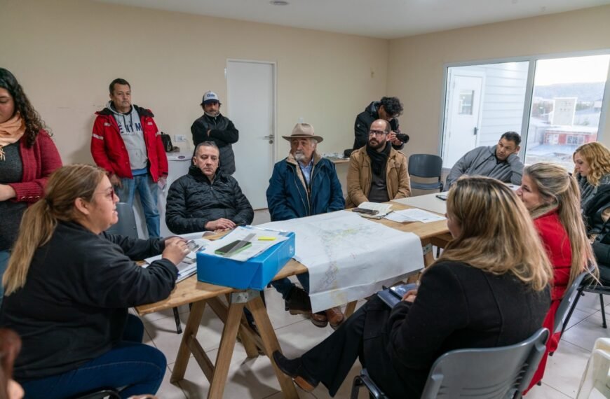 Othar y el gabinete se reunieron con vecinos del barrio Stella Maris