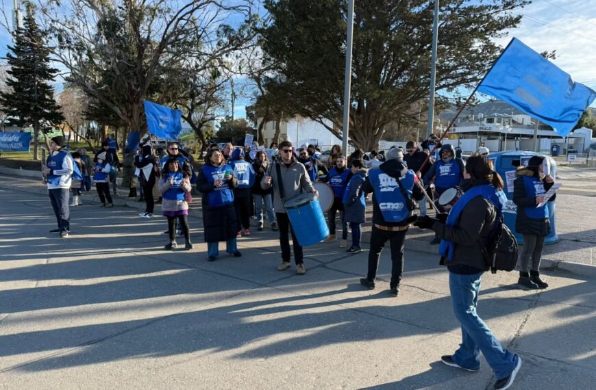 Trabajadores Judiciales reclamaron frente a la ciudad judicial