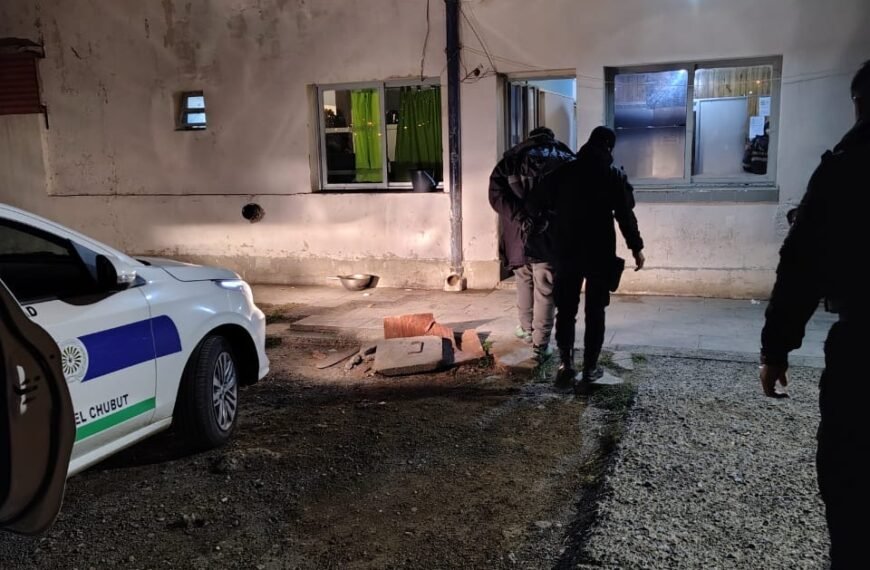 Intentó ingresar a un comercio, lo vieron por las cámaras y fue detenido