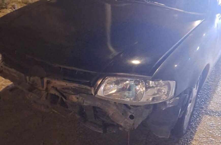 Corría picadas, atropelló y arrastró a un perro durante tres cuadras