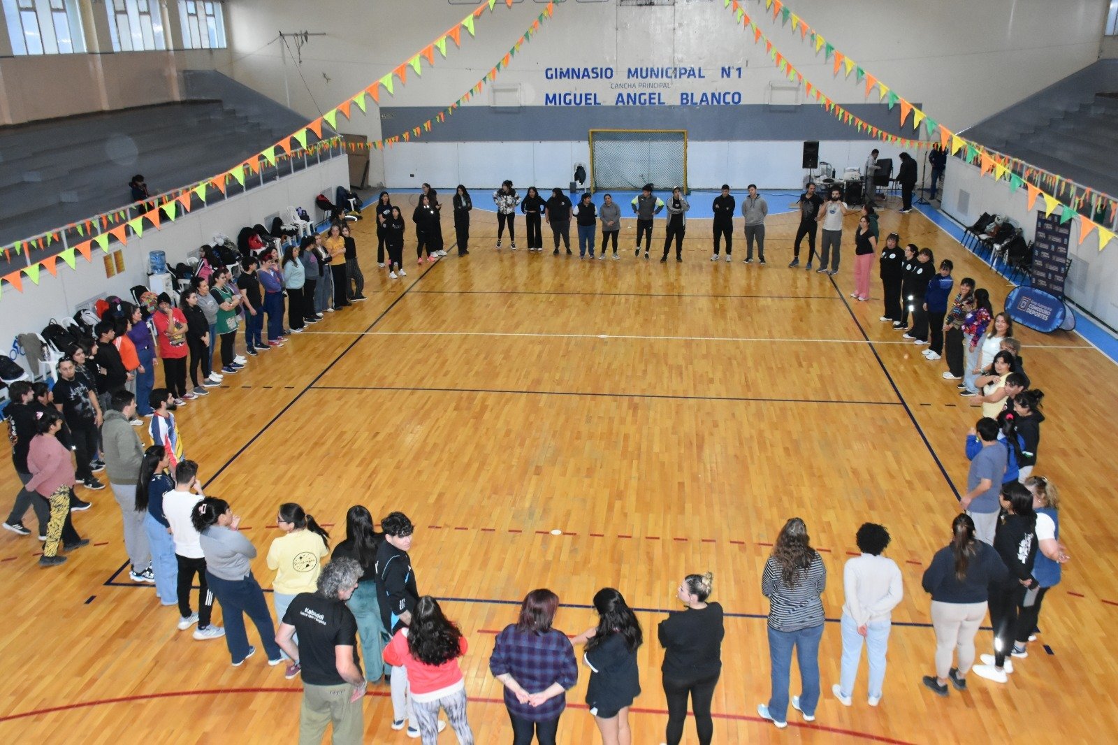 Con una gran convocatoria se hizo una capacitación de juego y recreación