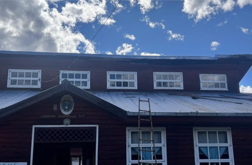 Intervinieron en una escuela de Epuyén tras un desperfecto en una chimenea
