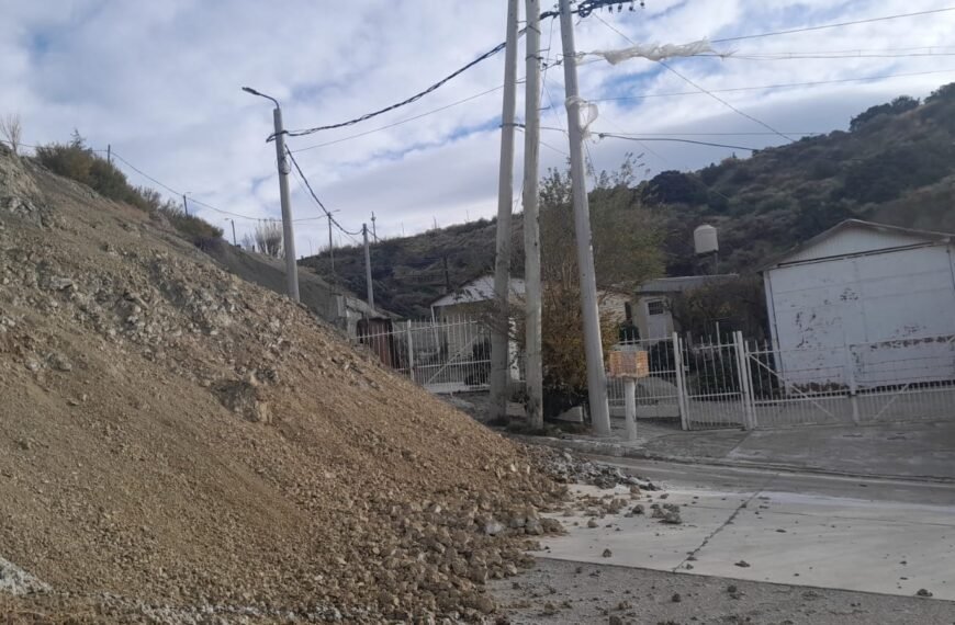 «La gestión anterior nos dijo que harían el muro de contención, se fueron y no tuvimos solución»
