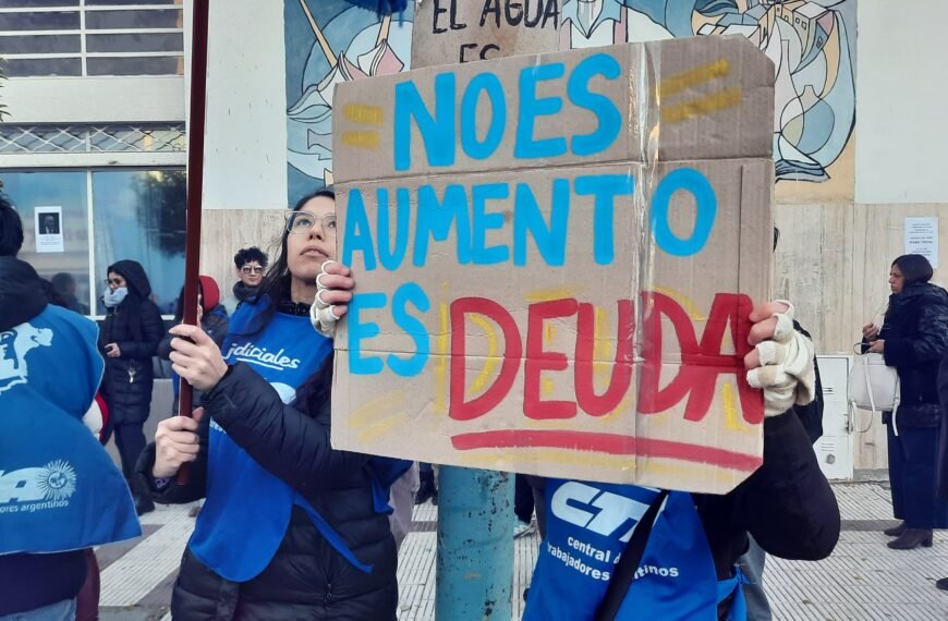 Judiciales se movilizaron en el Concejo Deliberante y continúan de paro