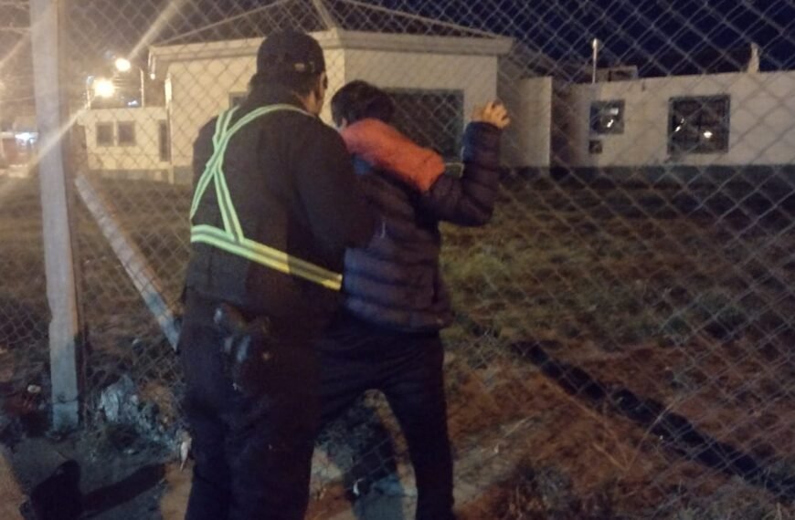 Robaban cubiertas en el barrio San Cayetano y hubo un detenido