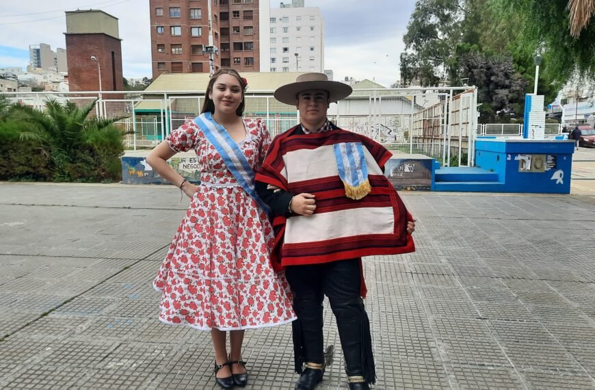 Los campeones nacionales de Cueca juntan fondos para estar en el Mundial