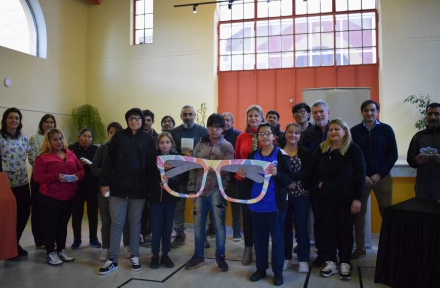 Ya suman más de 800 los lentes recetados entregados por la gestión municipal
