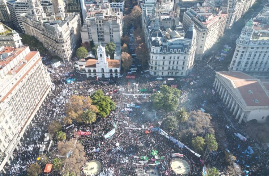 Cristina ilusiona a los peronistas con la frase: «Vamos a volver»