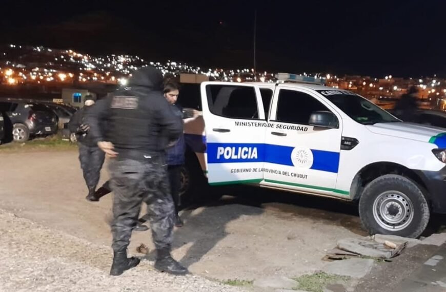 Vio que se acercaba la policía quiso escapar pero fue detenido