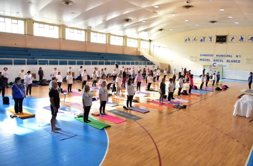 Jornada solidaria para celebrar el Día Internacional del Yoga