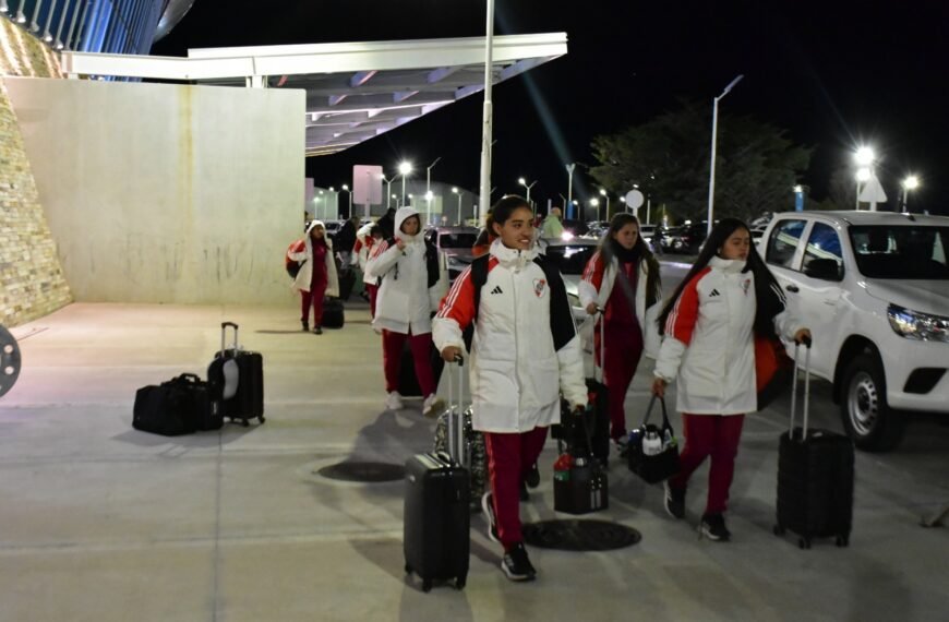 El plantel femenino de River llegó a Comodoro