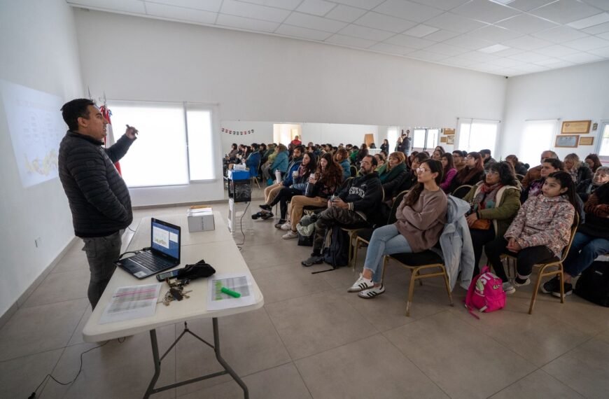 Capacitan sobre manipulación de alimentos a integrantes de las colectividades extranjeras