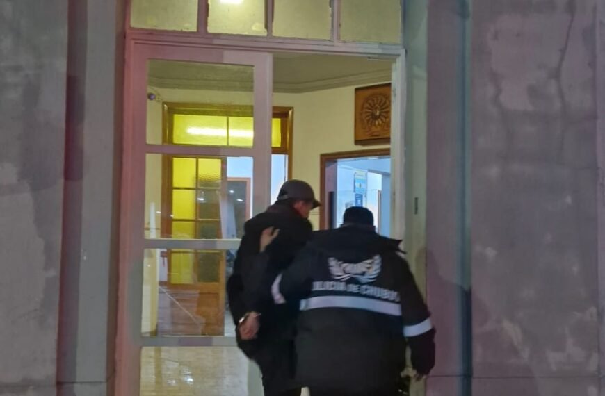 Le sustrajo la campera al guardia de seguridad del hospital y fue detenido
