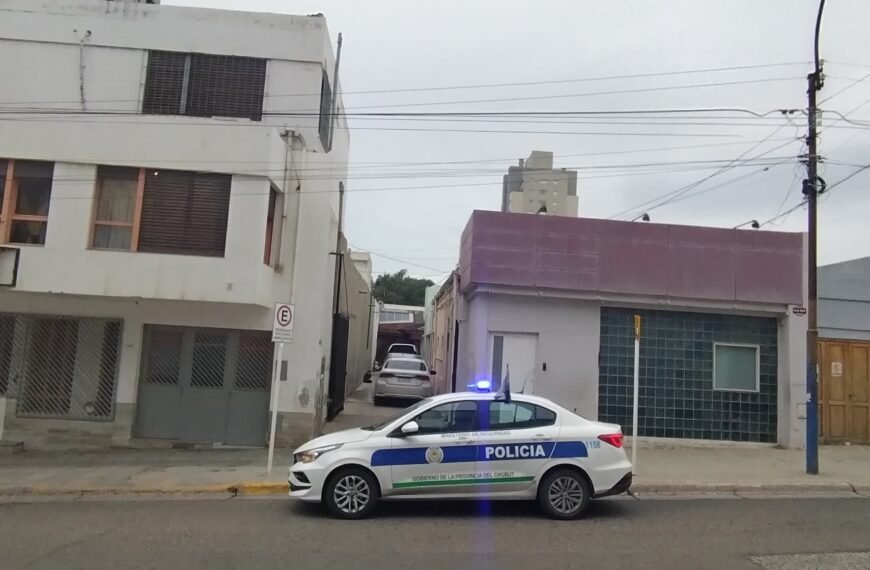 Una mujer fue hallada muerta en la vía pública