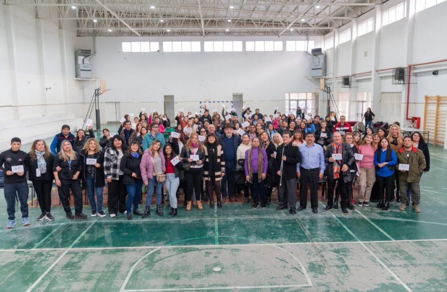 Entregaron más de 517 millones de pesos a 93 cooperadoras escolares