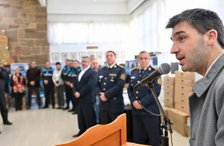Torres encabezó entrega de equipamiento de última tecnología para la Policía: “Con vocación de servicio, y resultados a la vista, seguimos trabajando para tener la mejor fuerza del país”