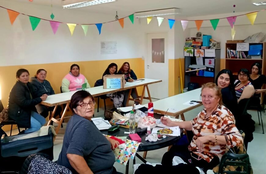 El CPB Don Bosco impulsa un taller de costura sustentable para mujeres de zona norte