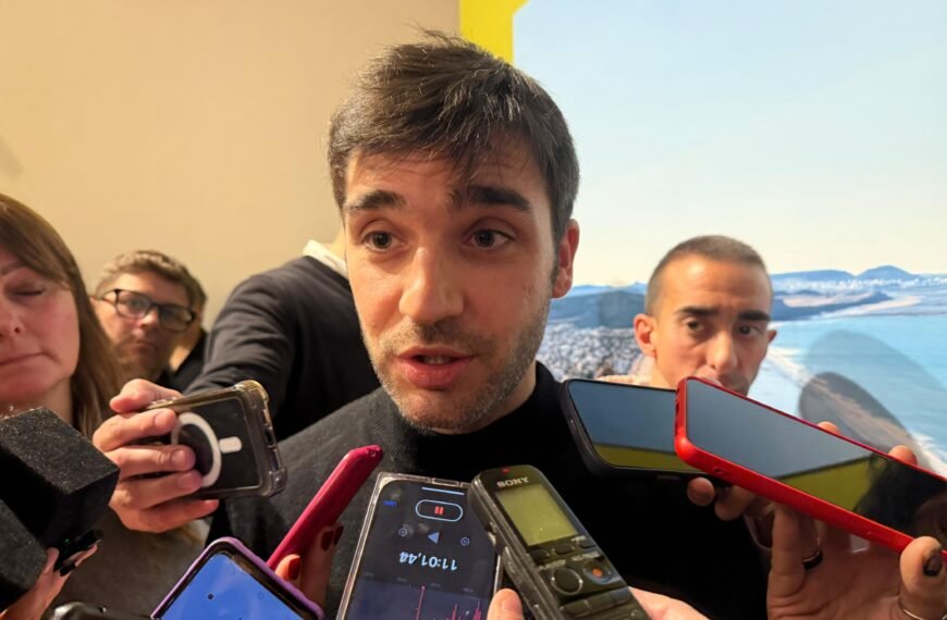 «Estuvo dos años escondido y ahora apareció por un cargo”