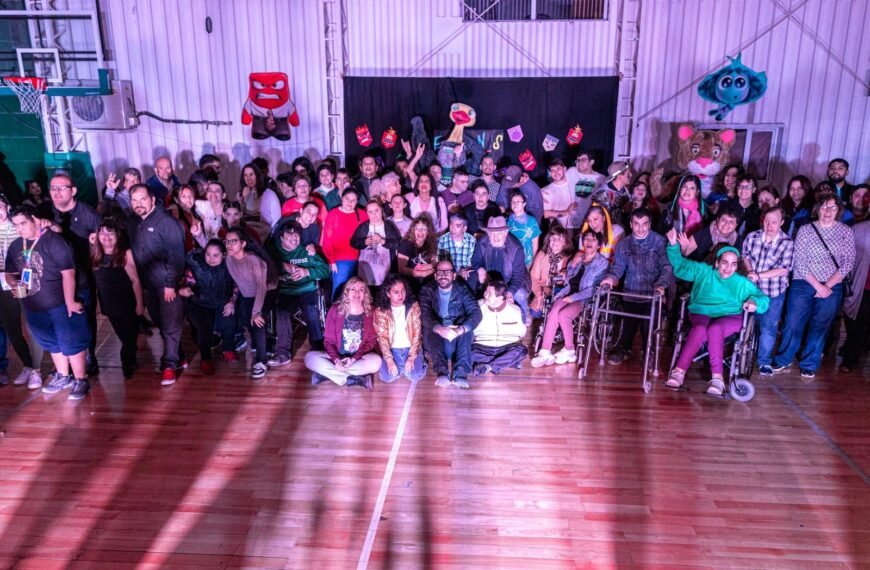Más de un centenar de personas con discapacidad disfrutaron de la Fiesta Sin Etiquetas