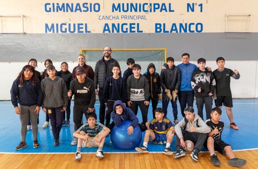 Con actividades recreativas de invierno, los adolescentes de La Esquina fortalecen sus lazos