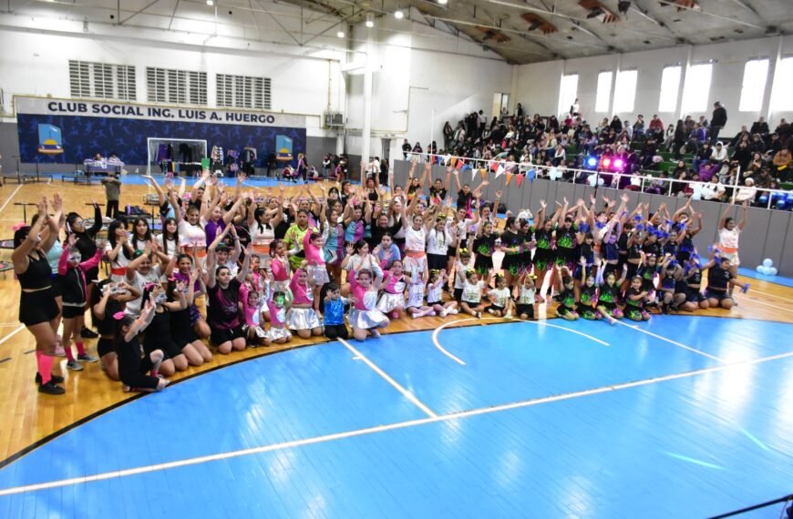 Más de 300 personas saltaron con la Master Comodoro Jump